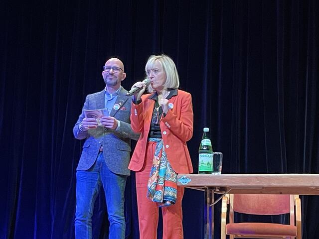 Leibnitz Kult Obfrau Helga Sams fand klare Worte zum Schwerpunkt Orange the World  | Foto: BG