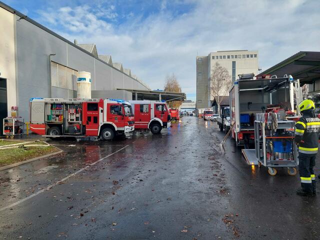 Großeinsatz für die Feuerwehren im Industriegebiet. | Foto: FF Zeltweg
