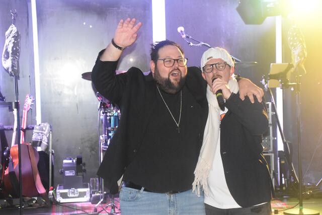 "Nik P." und "DJ Ötzi" brachten ihren "Stern" nach Mitternacht auf die Bühne. | Foto: Michael Strini