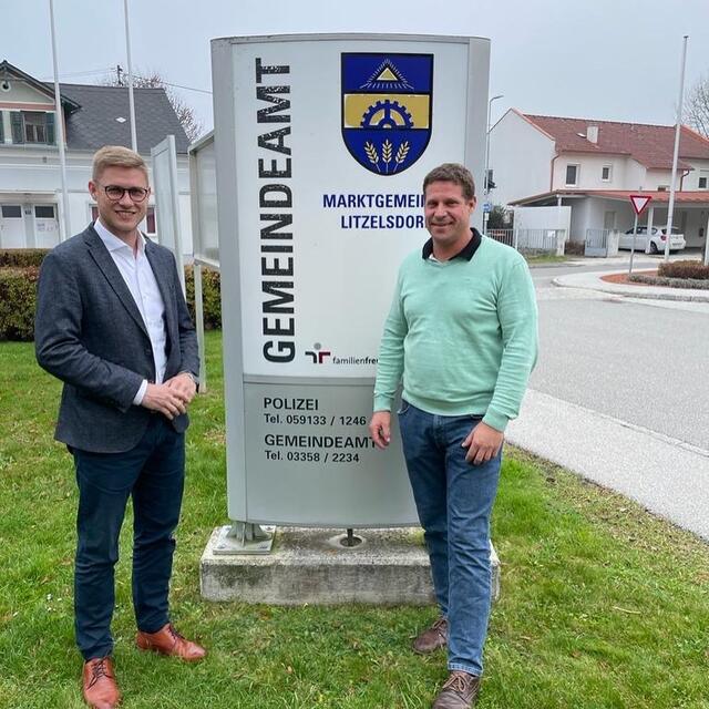 Patrik Fazekas (li.) zu Besuch bei Bürgermeister Jürgen Resch in Litzelsdorf.  | Foto: ÖVP Burgenland