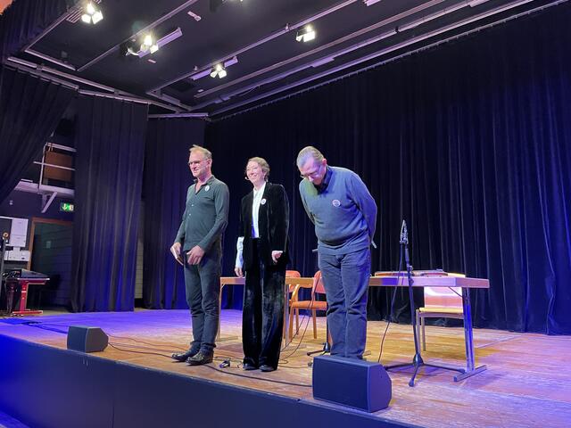 Ursula Strauss (mitte), Christian Dolezal (li.) und Karl Stirner (re) sorgten für einen stimmungsvollen Abend. | Foto: BG