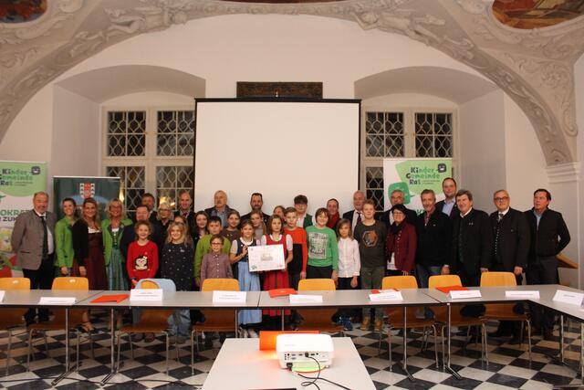 Die Angelobung des Stainzer Kindergemeinderates fand im Schloss Stainz statt. | Foto: Löschnig