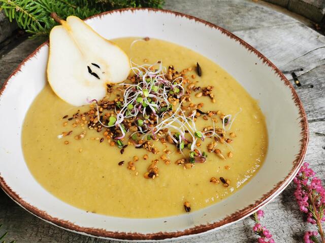 Sellerie-Birnensuppe mit gelben Linsen | Foto: Katrin Ebetshuber