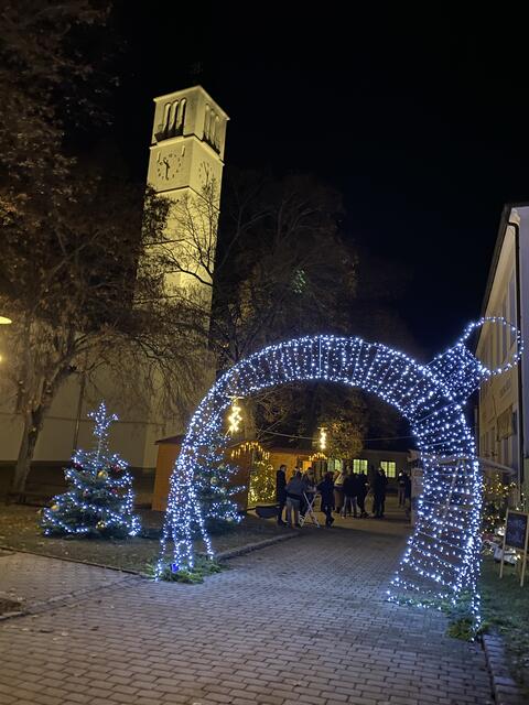 In Nikitsch/Filež öffnete der Adventmarkt seine Pforten