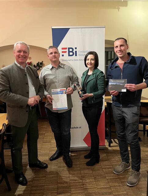 Referent Dietmar Heuritsch, Gemeinderat Kurt Jürgen Möstl, Bezirksparteiobfrau und Landtagsabgeordnete Stefanie Hofmann und Gemeindevorstand Ricardo Lang (v. l.). | Foto: FPÖ Bezirk Rohrbachc