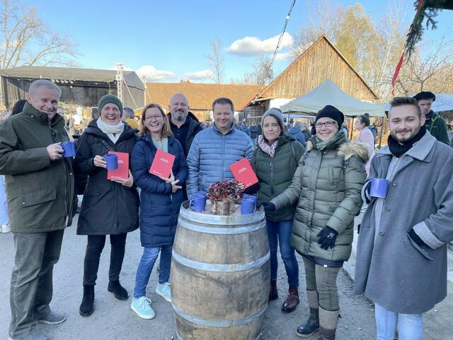 Das Team der Woche Leibnitz und ihre Regionauten trafen sich zu einem herzerwärmenden Glühwein am Grottenhof.