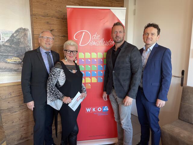 Landesinnungsgeschäftsführer Manuel Höffer und Ulli Zebinger-Glettler mit den Sparkassen-Direktoren Dieter Hornbacher und Wolfgang Jöbstl | Foto: Schrapf