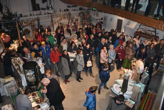 Der zehnte Adventmarkt im Museumshof Kammern fand bei den Besucherinnen und Besuchern wieder großen Anklang. | Foto: Marktgemeinde Kammern