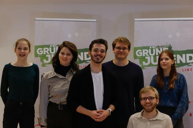 Von links: Daria Danner, Alina-Maria Ratzenböck, Tomislav Pilipovic, Jonas Wimmer, Benjamin Kaspar und Amelie Zögl. | Foto: Grüne Jugend Linz