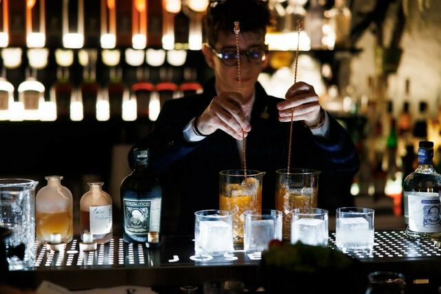 Daniel Süle, der Barkeeper aus dem Hotel „Das Sonnreich", ist einer der zehn besten Barkeeper Österreichs. | Foto: Adrian Almasan