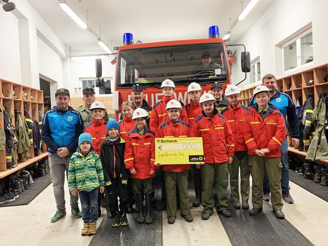 Auch die Penker Jugendfeuerwehr freut sich über das Geld