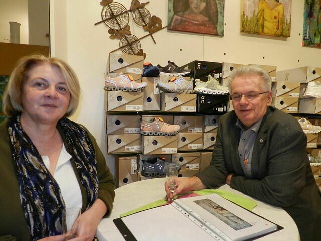 Vernissage in Marthas Schukastl Martha Gruber zeigt