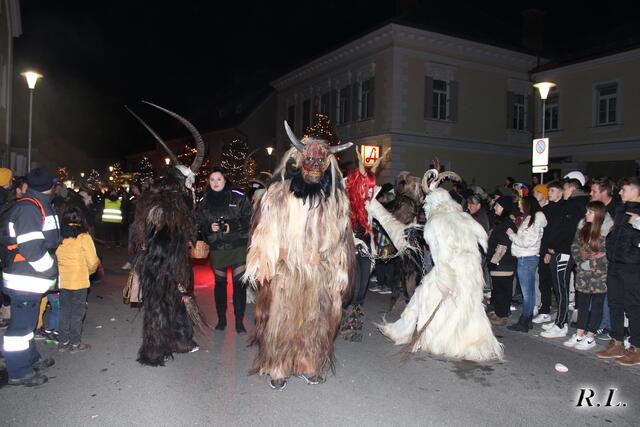 Mehr als 12.000 Besucherinnen und Besucher sahen in Köflach 64 Gruppen aus ganz Österreich. | Foto: Lederer