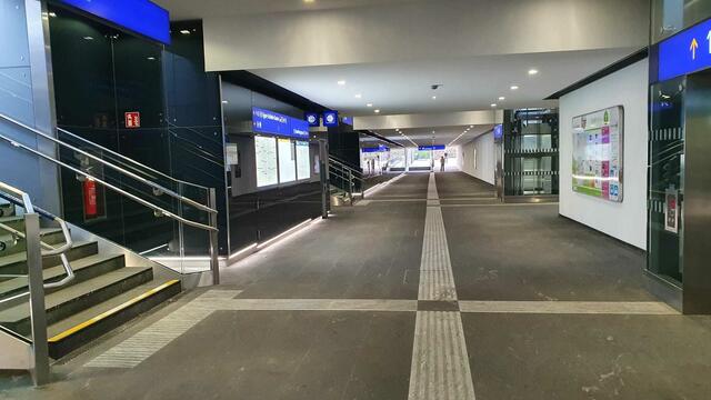 Auch der Bahnhof Tulln ist wie ausgestorben. | Foto: Victoria Edlinger