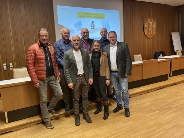 Die Organisatoren der Polizei und der Stadtgemeinde Völkermarkt konnten interessierte Besucher zum Vortrag begrüßen – Sicherheit im Internet wird weiter ein Schwerpunkt der Initiative "Gemeinsam.Sicher" sein. | Foto: Polizei