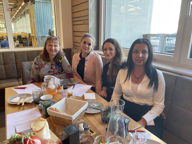 Netzwerken war unter den Unternehmerinnen und ihren Mitarbeiterinnen sehr gefragt. | Foto: Schrapf