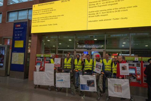 Die ÖBB-Bediensteten legten für 24 Stunden ihre Arbeit nieder. | Foto: APA Picturedesk