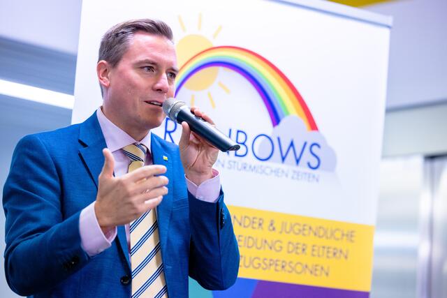 Nationalratsabgeordneter Christoph Kaufmann war bei der Büroeröffnung vor Ort.  | Foto: Rainbows NÖ