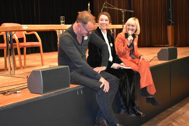 Humorvoll, nachdenklich und am Puls der Zeit gaben sich Ursula Strauss und Christian Dolezal im Interview mit Helga Sams. | Foto: Michael Hahn