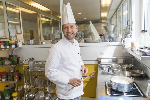 Küchenleiter Johannes Zeininger am Klinikum-Standort Grieskirchen.