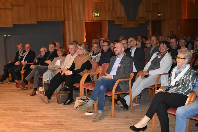 Volles Haus im Kulturzentrum Leibnitz bei der Lesung von Ursula Strauss und Christian Dolezal mit Karl Stirner. | Foto: BG