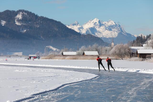 Der Weissensee selbst ist ein beliebtes Ausflugsziel im Winter. | Foto: adobe.stock: Lunghammer 