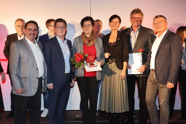 Vorne Erich Wahl, Michael Lindner, Herta Hiesböck, Sabine Schatz, Christian Tauschek und Walter Hofstätter | Foto: Eventfoto/Maringer