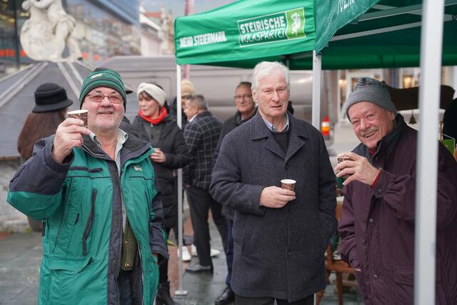 Der „Mobile Stammtisch“ der Steirischen Volkspartei machte Halt am Leobener Hauptplatz. | Foto: Steirische Volkspartei