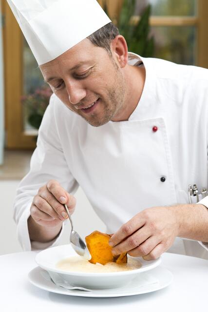 Küchenleiter Johannes Zeininger am Klinikum-Standort Grieskirchen.