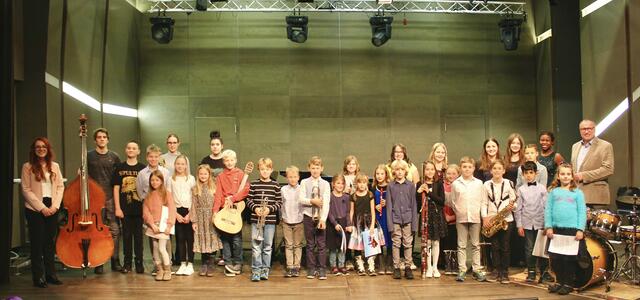 Tata Asatiani-Aigner, Mitwirkende des Konzerts, Musikschuldirektor Christian Blahous | Foto: Musik- und Kunstschule Waidhofen/Ybbstal