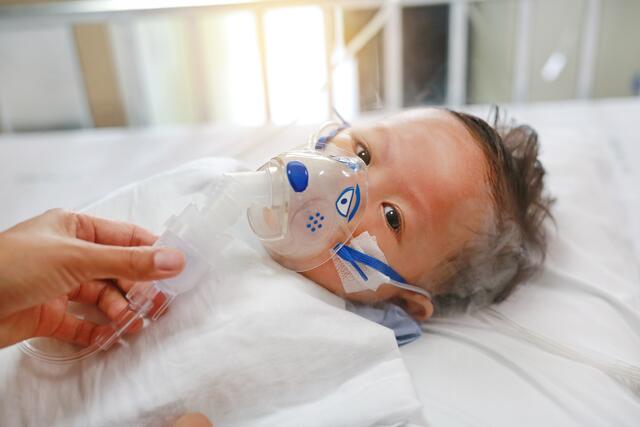 Kinder und Babys können schwer an dem RS-Virus erkranken. Deshalb gilt es auch erste Symptome zu achten,
 | Foto: zilvergolf.stock.adobe.com 