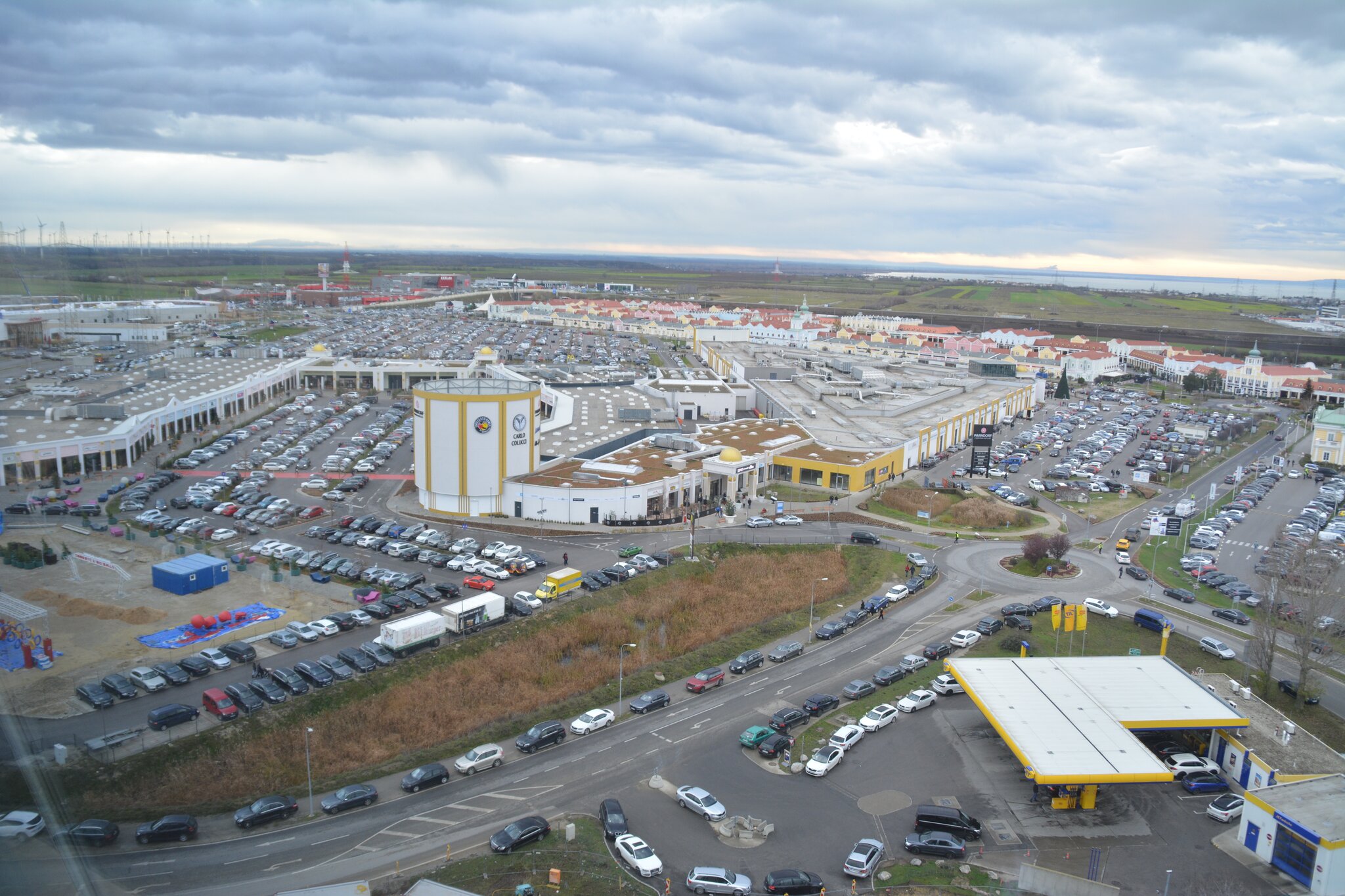 Energiekrise Wie Outlet Parndorf mit steigenden Stromkosten umgeht Neusiedl am See