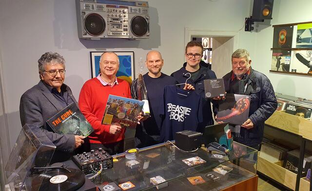 klang recordstore neu auf der Haupstraße 64. v.l.: STR Klaus Hochkogler, BGM Hans Stefan Hintner, Vizebürgermeister Rainer Praschak, GR Tim Pöchhacker und STR Peter Maschat. | Foto: Stadtgemeinde Mödling / Boeger