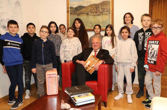 „Was macht ein Bürgermeister?“ Volksschulkinder von der VS Hafnerplatz zu Besuch im Rathaus  | Foto: Stadt Krems
