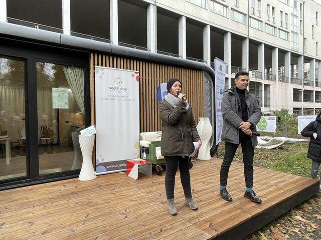 „Der Miteinbezug der Zielgruppe vor Ort ist wesentlich“, sagt Projektleiterin Martina Forster der Social City Wien.  | Foto: Kathrin Klemm