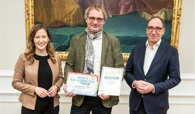 re:spect Geschäftsführer Robert Eder mit Staatssekretärin Claudia Plakolm und Gesundheitsminister Johannes Rauch