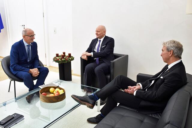 Besprochen wurden aktuelle weltpolitische Themen und dessen Auswirkungen auf Tirol und Deutschland sowie die zunehmende Belastung durch den Transitverkehr. | Foto: Land Tirol