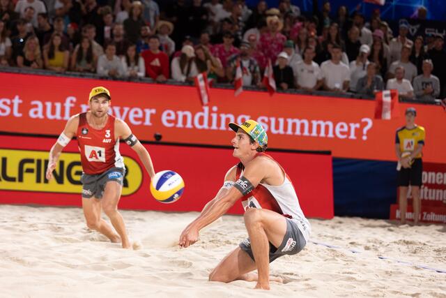 Beachvolleyball ist nicht nur im Sommer beliebt.  | Foto:  Gert Nepel