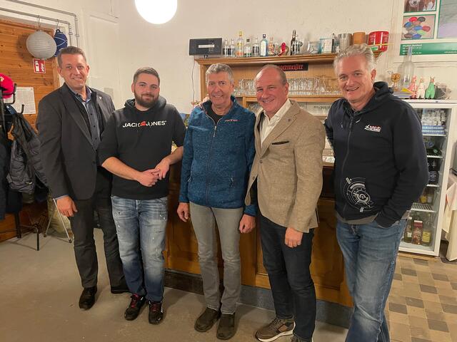Wiedergewählt: Raimund Hilzensauer, Andreas Kölbl, Obmann Bernhard Pflanzl, GR Peter Samt, Thomas Exel (v.l.) | Foto: FPÖ