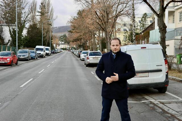 Döblings Bezirksvorsteher Daniel Resch (ÖVP), hier zum Thema auf der Krottenbachstraße im Jahr 2021.  | Foto: BV 19/Martinuzzi