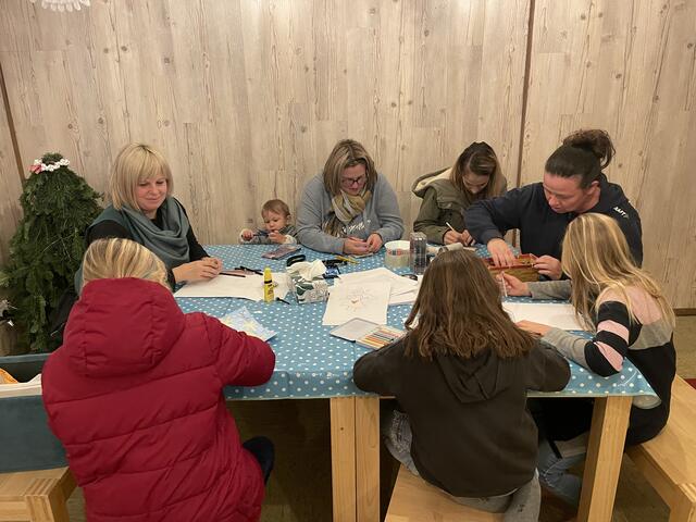 In der Christkindlwerkstatt wird bis Weihnachten gebastelt, gespielt und die Wartezeit aufs Christkind verkürzt.  | Foto: MeinBezirk.at