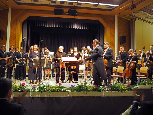 Musikschuldirektor Alfred Reiter dirigiert das Städtische Orchester beim Fürstenfelder Neujahrskonzert 2023 am 6. Jänner  um 19.30 Uhr in der Stadthalle Fürstenfeld. | Foto: WW