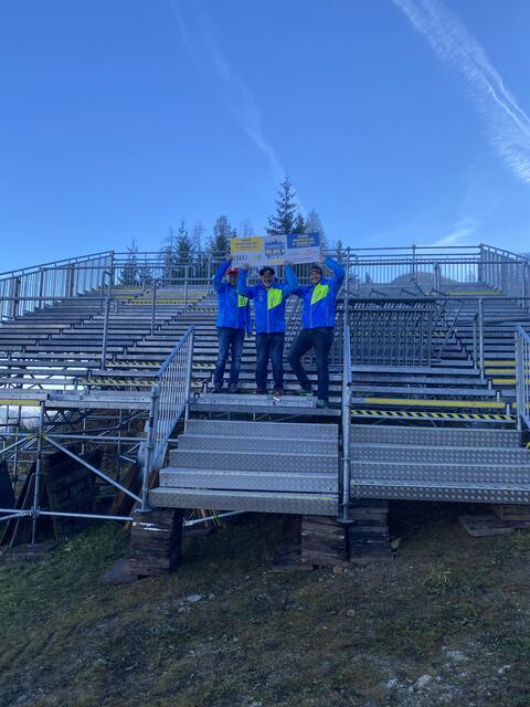 Rund 300 freiwillige Helfer sind mit den Vorbereitungen für den Ski-Weltcup, wie dem Tribünen-Aufbau, befasst.  | Foto: WSV Semmering