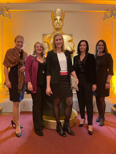 Diana Steiner, Claudia Wabra, Doris Ploner, Heidi Thaler und Olivia Schierhuber (v.l.) bei der Käsekaiser-Gala in Linz. | Foto: DIE KÄSEMACHER