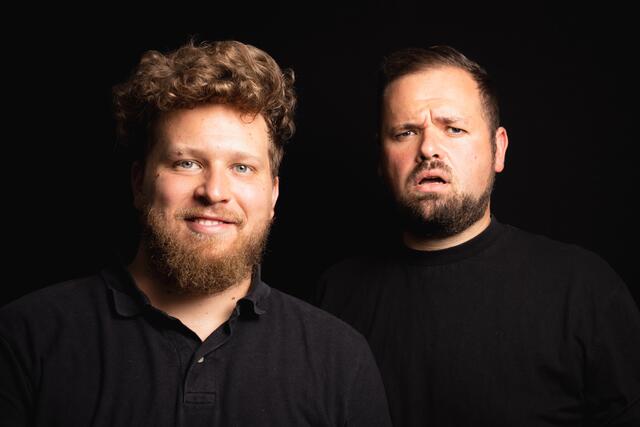 Alexander Stegisch und Stefan Adelmann veröffentlichten diese Woche ihre 89. "Spielfrei"-Episode. In Kooperation mit dem Fußballmagazin Ballesterer gab es zudem drei Sonerfolgen zur WM in Katar. | Foto: soSTEGISCH