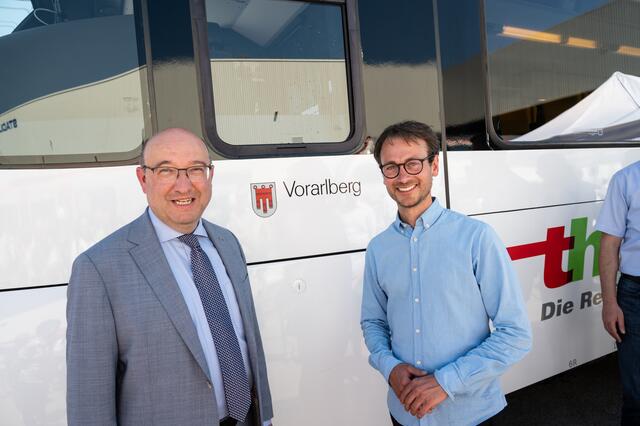 „Die Zukunft des PendlerInnenverkehrs liegt ganz klar auf der Schiene“, so Beat Tinner und Daniel Zadra unisono. | Foto: Land Vorarlberg/A. Serra