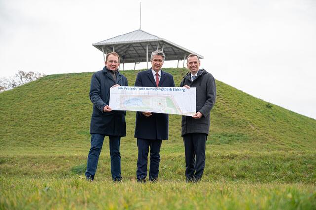 Bürgermeister Matthias Stadler, NV-Generaldirektor Stefan Jauk, Sportlandesrat Jochen Danninger | Foto: Medienservice/Kalteis