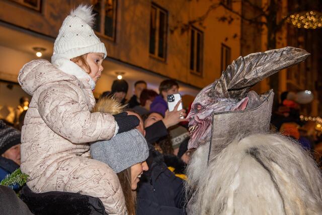 40 Gruppen mit rund 600 Krampusse, Perchten, Hexen und andere Gestalten lieferten vor einer imposanten Zuschauerkulisse eine tolle Show ab.