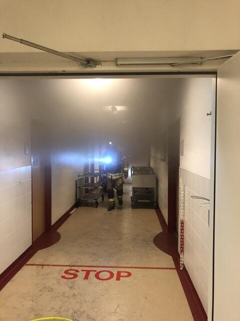 Die Feuerwehr musste u.a. die starke Rauchentwicklung in der Küche des Pflegeheims bekämpfen. | Foto: Berufsfeuerwehr Graz