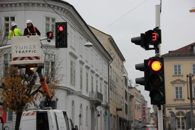 Kurz vor dem Umschalten zählt die Ampel von neun auf drei herunter. | Foto: Punzenberger/Yunex